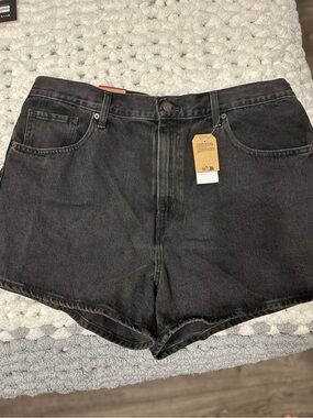 Women's LEVI’S High-Rise Black Denim Shorts